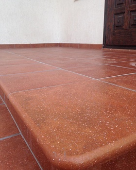 Крыльцо из Roccia 841 rosso Stroeher